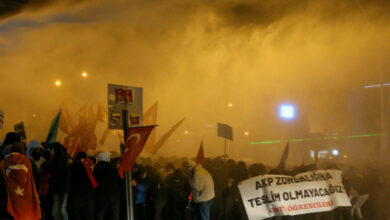 Τουρκία:-Οργή-λαού-μετά-τη-σύλληψη-Ιμάμογλου-με-ογκώδεις-διαδηλώσεις-–-Σήμερα-ενώπιον-του-εισαγγελέα-ο-δήμαρχος-Κωνσταντινούπολης