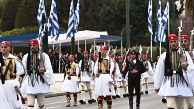 Η-«γκάφα»-της-ΕΡΤ-κατά-την-μετάδοση-της-στρατιωτικής-παρέλασης-–-Παρουσίασαν-τον-Ευαγόρα-Παλληκαρίδη-ως-θύμα-των-Οθωμανών