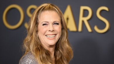 Η-Ρίτα-Γουίλσον-ευχήθηκε-«Χριστός-Ανέστη»-στα-ελληνικά:-Οι-φωτογραφίες-που-τράβηξε-μέσα-σε-ορθόδοξη-εκκλησία