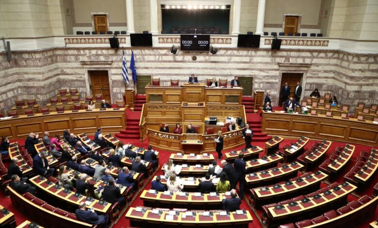Τέμπη:-Στη-Βουλή-η-νέα-δικογραφία-για-τυχόν-ευθύνες-Καραμανλή,-Σπίρτζη