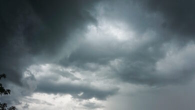 Καιρός-σήμερα:-Με-βροχές,-καταιγίδες-και-ισχυρούς-ανέμους-θα-περάσουμε-την-Πρωτομαγιά-–-Στους-26-βαθμούς-θα-φτάσει-η-θερμοκρασία