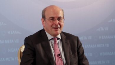 Χατζηδάκης:-Μείωση-ανεργίας,-αύξηση-μισθών-και-Ψηφιακή-Κάρτα-Εργασίας-βελτιώνουν-τη-ζωή-των-εργαζομένων