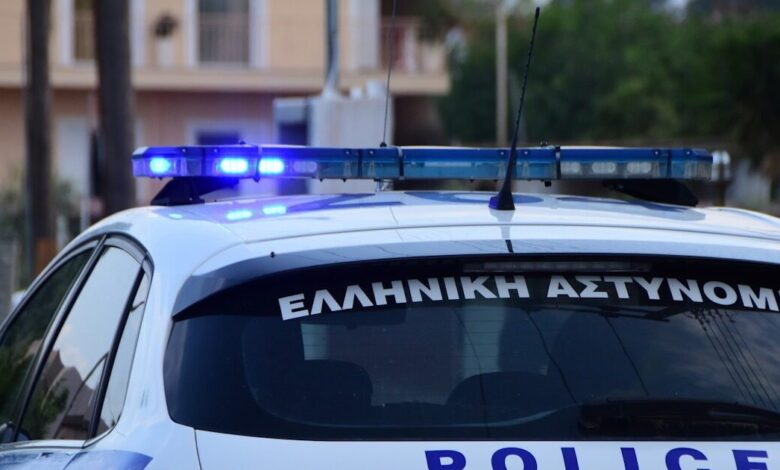 Πρέβεζα:-Χειροπέδες-σε-άνδρα-για-τηλεφωνικές-απάτες-σε-βάρος-ηλικιωμένων-–-Παρίστανε-τον-αστυνομικό