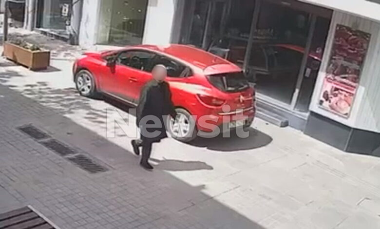 Μαρούσι: Νέα-βίντεο-ντοκουμέντο-με-τον-άνδρα-με-τη-μαύρη-καμπαρντίνα-που-παρενοχλεί-ανήλικες