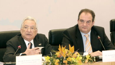 Ο-Κώστας-Καραμανλής-αποχαιρετά-τον-Πέτρο-Μολυβιάτη:-Χάνω-έναν-πολύ-δικό-μου-άνθρωπο