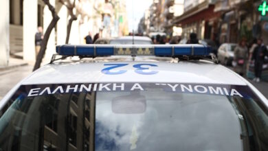 Γυναίκα-σε-αμόκ-προκάλεσε-ζημιές-σε-αυτοκίνητα-και-επιτέθηκε-σε-αστυνομικούς-στο-Ηράκλειο