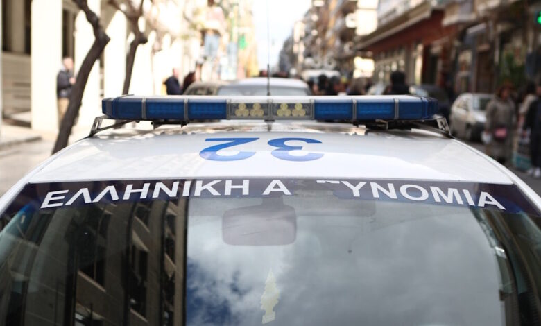 Γυναίκα-σε-αμόκ-προκάλεσε-ζημιές-σε-αυτοκίνητα-και-επιτέθηκε-σε-αστυνομικούς-στο-Ηράκλειο