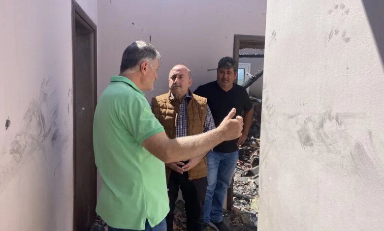 Επίσκεψη-Σακκά-στο-Ρίζωμα-–-Στήριξη-Δήμου-Τρικκαίων-σε-πυρόπληκτη-οικογένεια