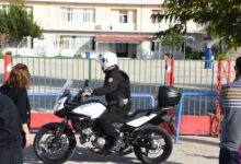 Ρόδος:-Ανήλικη-απείλησε-με-σουγιά-συμμαθητές-της-έξω-από-το-σχολείο-τους-–-Είναι-γνωστή-για-την-παραβατική-συμπεριφορά-της