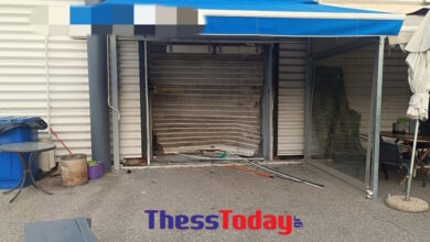 Θεσσαλονίκη:-Προσπάθησαν-να-«ξηλώσουν»-ΑΤΜ-από-σούπερ-μάρκετ-–-Τελικά-λήστεψαν-διπλανό-κατάστημα-τυχερών-παιχνιδιών