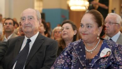 Κυριάκος-Μητσοτάκης-και-Ντόρα-Μπακογιάννη:-Οι-αναρτήσεις-για-τα-13-χρόνια-χωρίς-τη-Μαρίκα-Μητσοτάκη-–-«Μαμά-μου,-πόσο-μου-λείπεις!»