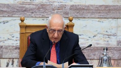 Κακλαμάνης-κατά-Κωνσταντοπούλου:-«Επιθυμεί-προνομιακή-πρόσβαση-για-τη-δικογραφία-των-Τεμπών»