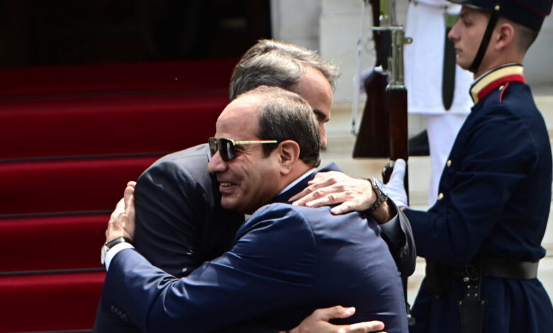 Ο-πρόεδρος-της-Αιγύπτου,-Αλ-Σίσι,-στην-Ελλάδα:-Συνάντηση-με-τον-Μητσοτάκη-στο-Μέγαρο-Μαξίμου