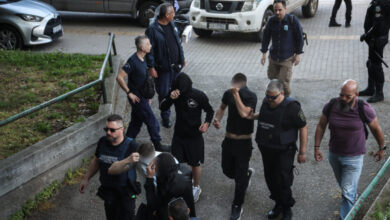 Θεσσαλονίκη:-Στον-εισαγγελέα-οι-συλληφθέντες-της-ακροδεξιάς-οργάνωσης-–-Όπλα,-μαχαίρια-και-σιδηρογροθιές-βρέθηκαν-στα-σπίτια-τους