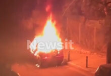 Μετς:-Βίντεο-ντοκουμέντο-από-τη-στιγμή-που-το-αυτοκίνητο-έχει-αρπάξει-φωτιά
