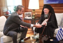 Συνάντηση-Μητσοτάκη-–-Βαρθολομαίου: Το-δώρο-του-Οικουμενικού-Πατριάρχη-στον-πρωθυπουργό