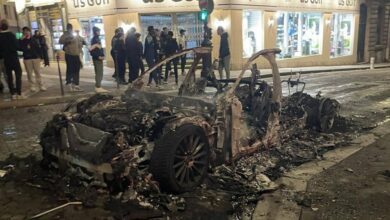 Παρίσι:-Αυτοκίνητο-έπεσε-πάνω-σε-οπαδούς-της-Παρί