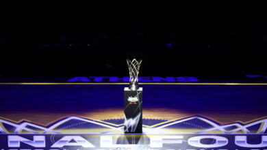 ΑΕΚ:-Φοβερές-εικόνες-με-το-τρόπαιο-του-basketball-champions-league-στη-sunel-arena