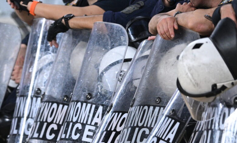 Σύνοδος-Πρυτάνεων:-Αστυνομικό-«μπλόκο»-σε-φοιτητές-που-ήθελαν-να-παρέμβουν-στη-Σιθωνία-Χαλκιδικής