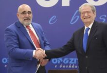 Ο-στρατηγιστής-του-Τραμπ-στο-πλευρό-του-Μπερίσα-ενόψει-των-αλβανικών-εκλογών