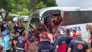Θρήνος-στην-Τουρκία:-Οκτώ-νεκροί-και-20-τραυματίες-σε-καραμπόλα-στο-Τσανάκαλε