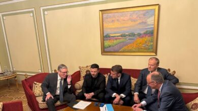 Ουκρανία:-Μακρόν,-Στάρμερ-και-Μερτς-συμφώνησαν-με-Τραμπ-–-«Κυρώσεις-στη-Ρωσία-εάν-δεν-συμφωνήσει-σε-εκεχειρία-30-ημερών»