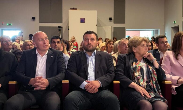 «Σπάμε-τη-Σιωπή»-–-Δυνατό-μήνυμα-κατά-της-έμφυλης-βίας-από-τον-Δήμο-Μετεώρων