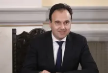 Ψηφιακή-Πολιτική-Παπαστεργίου:-Σταθερές-επαναλήψεις,-αβέβαιη-υλοποίηση