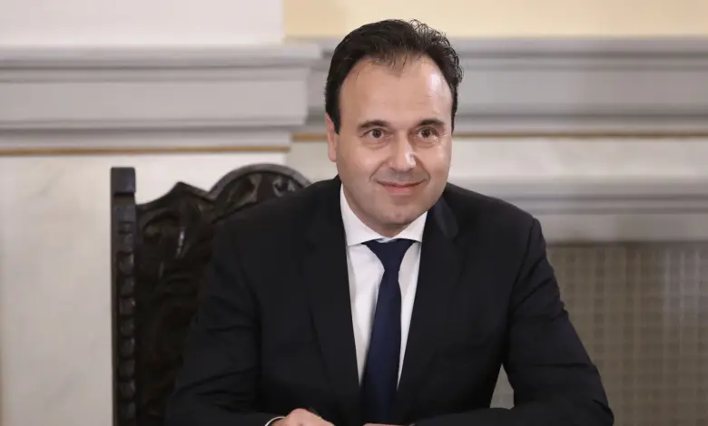 Ψηφιακή-Πολιτική-Παπαστεργίου:-Σταθερές-επαναλήψεις,-αβέβαιη-υλοποίηση