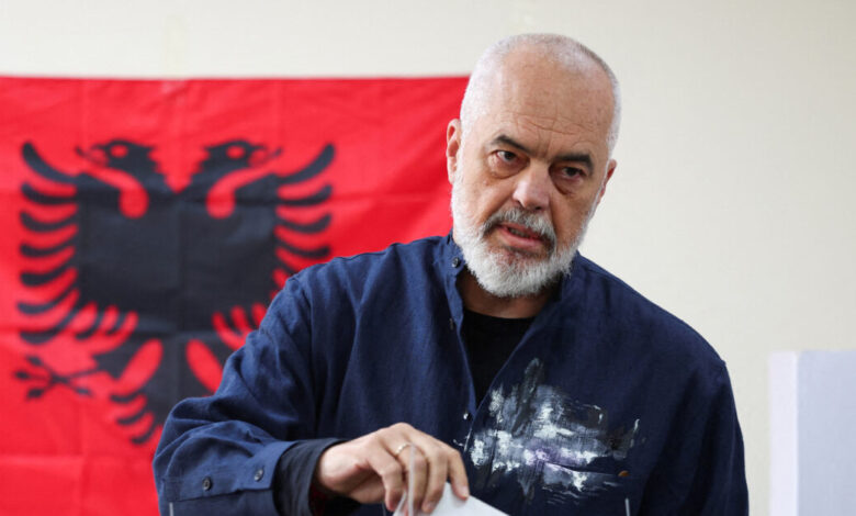 Εκλογές-στην-Αλβανία:-Νίκη-Έντι-Ράμα-με-51,8%-δείχνουν-τα-exit-polls-–-38%-ο-Σαλί-Μπερίσα