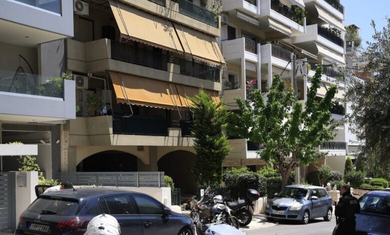 Δολοφονία-στη-Νέα-Σμύρνη:-«Ο-γιος-μου-ήταν-σε-κατάσταση-αμόκ-και-ήθελα-να-τον-τρομάξω-με-το-μαχαίρι»-λέει-ο-παιδοκτόνος
