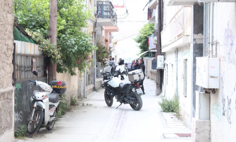 Φονικό-στη-Λάρισα:-52χρονη-νεκρή-από-μαχαιριές-–-Συνελήφθη-ο-γιος-της