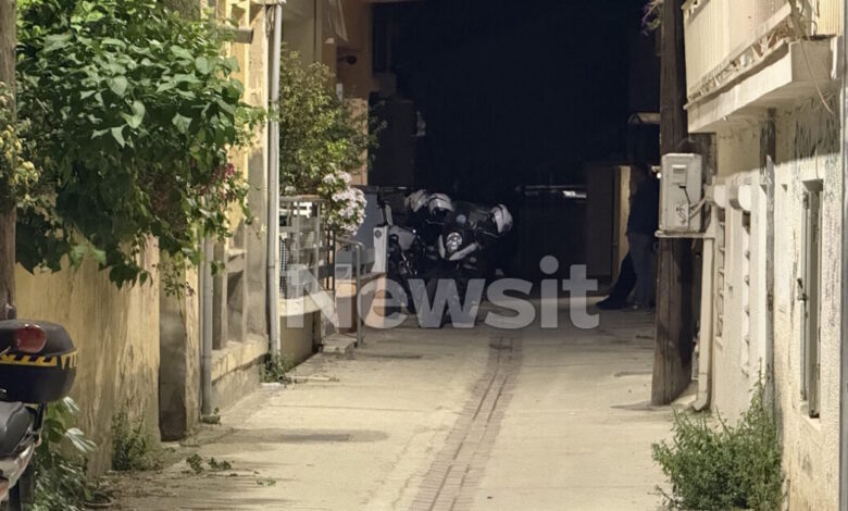 Λάρισα:-«Ακούγονταν-φωνές-για-βοήθεια»-λένε-γείτονες-της-οικογένειας-για-την-δολοφονία-της-52χρονης-από-τον-γιό-της