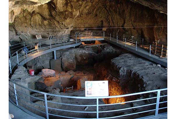 Στα-5-ευρώ-το-εισιτήριο-εισόδου-στο-Σπήλαιο-Θεόπετρας