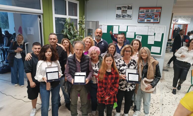 Γιορτή-με-συγκίνηση-και-χαρά-στο-3ο-Εσπερινό-ΕΠΑΛ.-Λάρισας-για-το-τέλος-της-χρονιάς