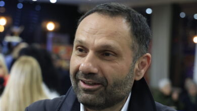 Ο-Στέφανος-Κασσελάκης-απέλυσε-τον-Μανώλη-Καπνισάκη-διευθυντή-του-πολιτικού-του-γραφείου