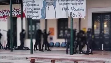 Η-επιχείρηση-της-αστυνομίας-στη-Νομική-–-Βίντεο-από-τις-έρευνες-στο-εσωτερικό-του-κτιρίου