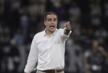 Ο-προπονητής-της-Μποταφόγκο-έδειξε-το-μεσαίο-δάχτυλο-και-προκάλεσε-σάλο-στη-Βραζιλία