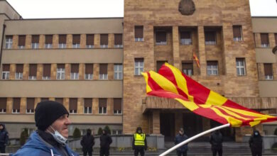 Βόρεια-Μακεδονία:-Παραιτήθηκε-από-υπουργός-Υγείας-ο-Άρμπεν-Ταραβάρι-μετά-την-αποχώρηση-του-κόμματός-του-από-την-κυβέρνηση-Μίτσκοσκι