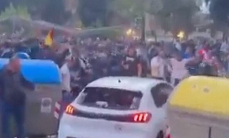 Αυτοκίνητο-παρέσυρε-οπαδούς-πριν-το-Εσπανιόλ-–-Μπαρτσελόνα-και-προκάλεσε-πανικό-στη-Βαρκελώνη