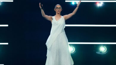 eurovision-2025:-Η-στιγμή-που-η-Κλαυδία-αλλάζει-φόρεμα-στη-σκηνή-του-β’-ημιτελικού-–-Εντυπωσιακό-πλάνο