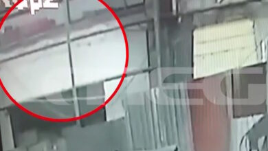 Πέτρου-Ράλλη:-Βίντεο-–-ντοκουμέντο-με-την-τρομακτική-στιγμή-που-το-φορτηγό-πέφτει-από-τη-γέφυρα-και-καταλήγει-στη-Θηβών