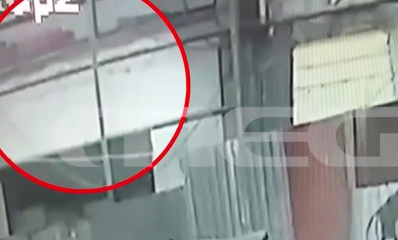 Πέτρου-Ράλλη:-Βίντεο-–-ντοκουμέντο-με-την-τρομακτική-στιγμή-που-το-φορτηγό-πέφτει-από-τη-γέφυρα-και-καταλήγει-στη-Θηβών
