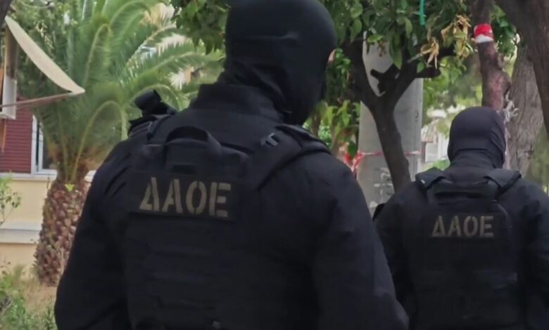 Μεγάλη-αστυνομική-επιχείρηση-του-Ελληνικού-fbi-στην-Αγία-Βαρβάρα-–-Πάνω-από-10-προσαγωγές