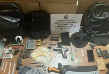 Χειροπέδες-σε-26χρονο-για-κλοπές-χρηματοκιβωτίων-από-εταιρεία-στη-Γλυφάδα-–-Τι-βρήκαν-οι-αστυνομικοί