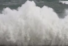 Καιρός:-Ισχυροί-άνεμοι-«σήκωσαν»-κύματα-ύψους-10-μέτρων-στη-Μύκονο