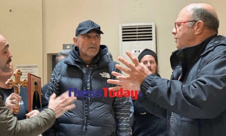 Θεσσαλονίκη:-Χαμός-σε-εκδήλωση-με-ομιλητή-τον-καλλιτέχνη-Χριστόφορο-Κατσαδιώτη-–-«Τα-έργα-σου-εξυβρίζουν-την-Παναγία»