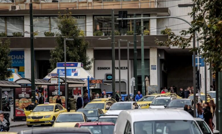 Από-«κόσκινο»-περνά-η -ΑΑΔΕ-τα-οχήματα-–-Στόχος-τα-ανασφάλιστα,-ακινητοποιημένα-και-με-απλήρωτα-τέλη