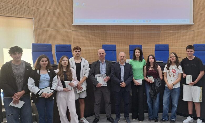 Το-12ο-ΓΕΛ-Λάρισας-παρουσίασε-etwinning-πρόγραμμα-στην-Περιφέρεια-Θεσσαλίας