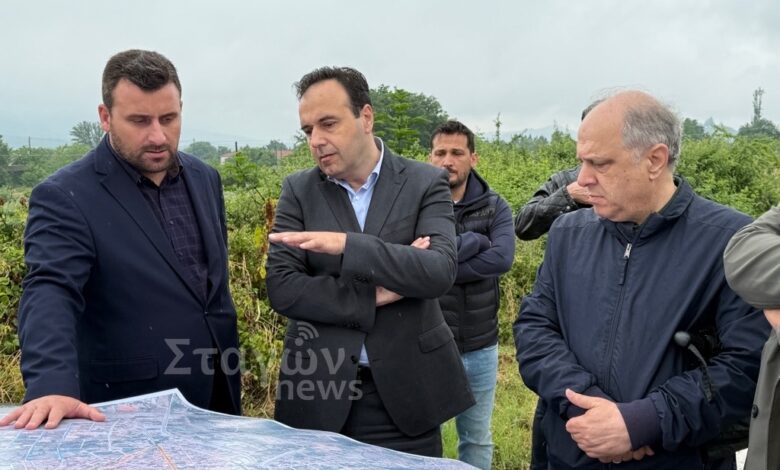 Ο-υπουργός-των-ψηφιακών-υποδομών…-με-βλέμμα-σε-δρόμους,-κάμερες-και-κάλπες